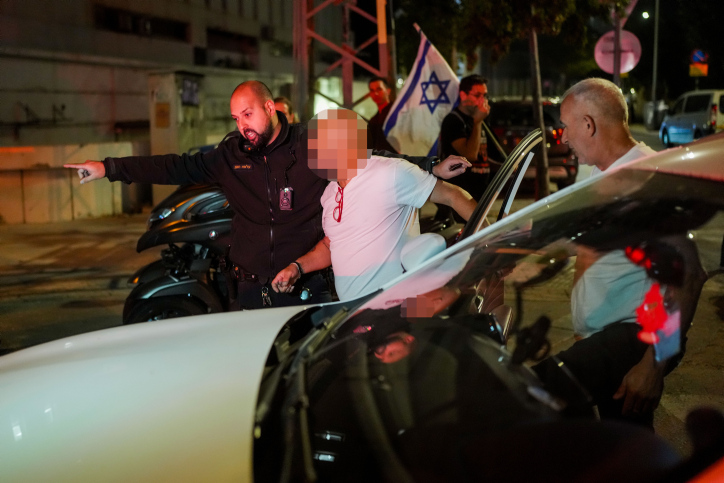 הנהג שדרס מפגינים במהלך הפגנה בתל אביב, נעצר על ידי המשטרה (צילום: אריק מרמור/פלאש90)