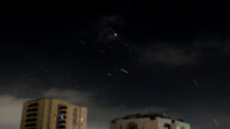 מערכות ההגנה האווירית של ישראל מיירטות את הטילים האיראניים (צילום: תומר נויברג/פלאש 90)