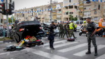 מכוניתו של השר לביטחון לאומי איתמר בן גביר אחרי תאונת דרכים סמוך למקום הפיגוע ברמלה (צילום: ג'מאל עוואד/פלאש90)