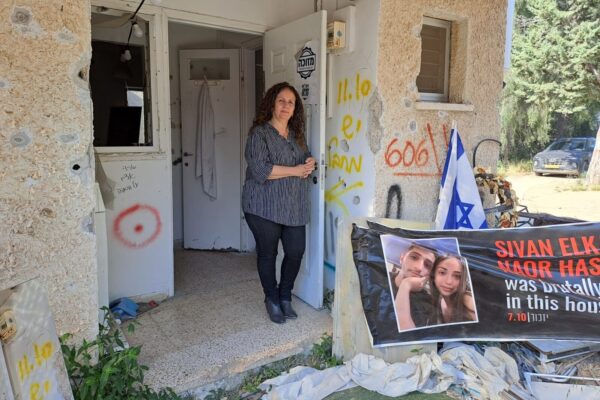 "המשפחה מזמינה להיכנס": ביקור בבית בכפר עזה שבו נרצחה סיון אלקבץ, והפך למיצב זיכרון