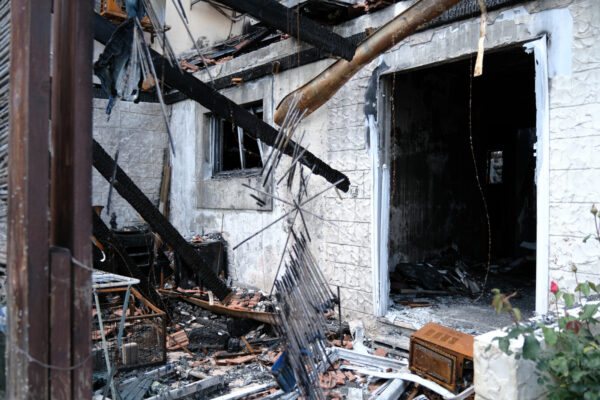 בית שנפגע מרקטה בקריית שמונה (צילום: דוד טברסקי)