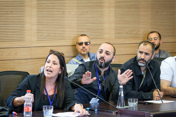 מפונים בדיון בוועדת הכלכלה של הכנסת (צילום: דוברות הכנסת, נועם מושקוביץ)