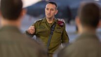 הרמטכ"ל הרצי הלוי בביקור בבסיס נבטים לאחר המתקפה האיראנית (צילום: דובר צה"ל)