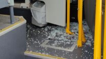האוטובוס שספג ירי ליד אלפי מנשה. שני פצועים בהכרה (צילום: רשתות חברתיות, לפי סעיף 27א' לחוק זכויות יוצרים)