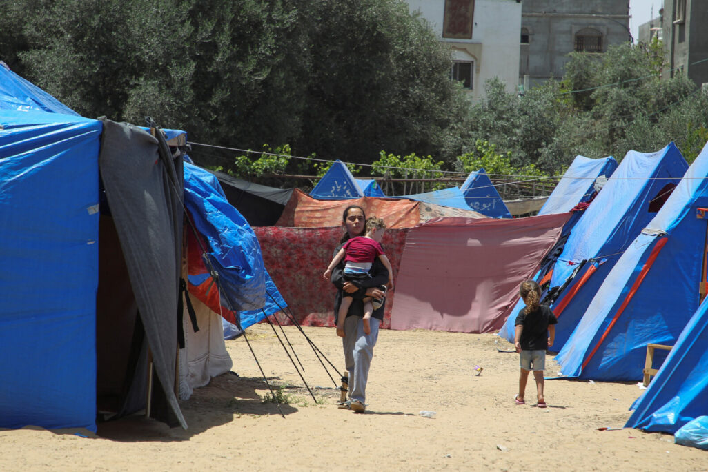 עקורים במחנה אוהלים ברפיח, 5 במאי 2024 (צילום:  REUTERS/Hatem Khaled)