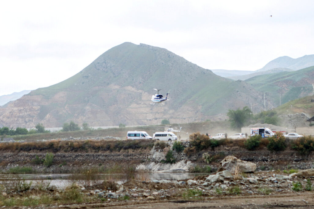 המסוק של ראיסי שהתרסק בזמן שהמריא ליד גבול איראן-אזרבייג'אן (צילום: Ali Hamed Haghdoust/IRNA/WANA (West Asia News Agency) via REUTERS)