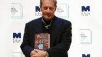 הסופר פול אוסטר (צילום: AP/Kirsty Wigglesworth)