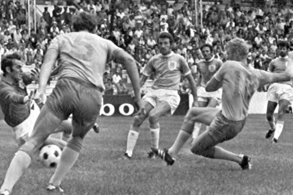 נבחרת ישראל מול שבדיה בגביע העולם בכדורגל מקסיקו 1970 (צילום: AP)