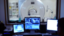 מכשיר MRI במרכז הרפואי שערי צדק בירושלים (צילום: פלאש 90)