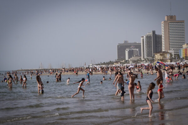 חוף הים בתל אביב (צילום: אבשלום ששוני / פלאש 90)