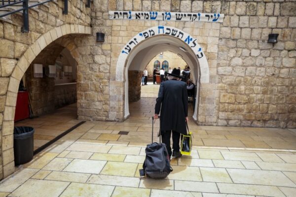 מתחם קבר הרשב״י במירון לפני הילולת ל״ג בעומר תשפ״ד, בצל החשש מירי של חיזבאללה מלבנון (צילום: דוד כהן/ פלאש90)