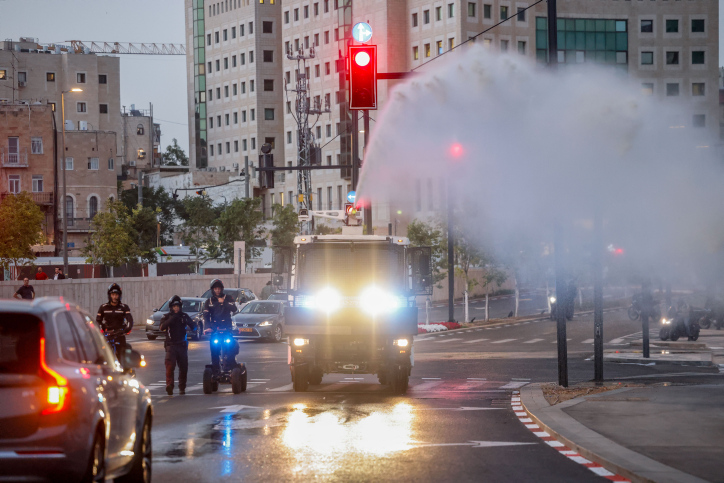 עימותים בין מפגינים לשוטרים לאחר הפגנה מול הכנסת (צילום: חיים גולדברג/פלאש90)