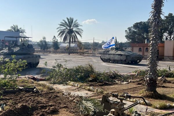 דגלי ישראל במעבר רפיח: כוחות צה"ל השיגו שליטה על המעבר בצידו העזתי
