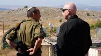 שר הביטחון יואב גלנט ומפקד אוגדה 91 תא"ל שי קלפר (צילום: אלעד מלכה)