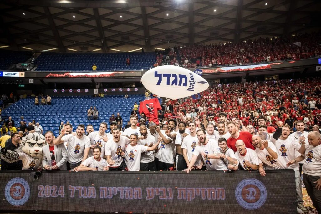 הפועל ירושלים מחזיקת גביע המדינה בכדורסל (צילום: איגוד הכדורסל בישראל)