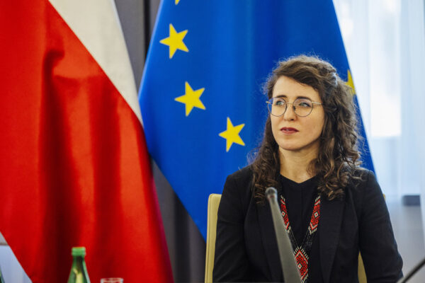 ורוניקה רומניק בסנאט הפולני (צילום: אלבום פרטי)