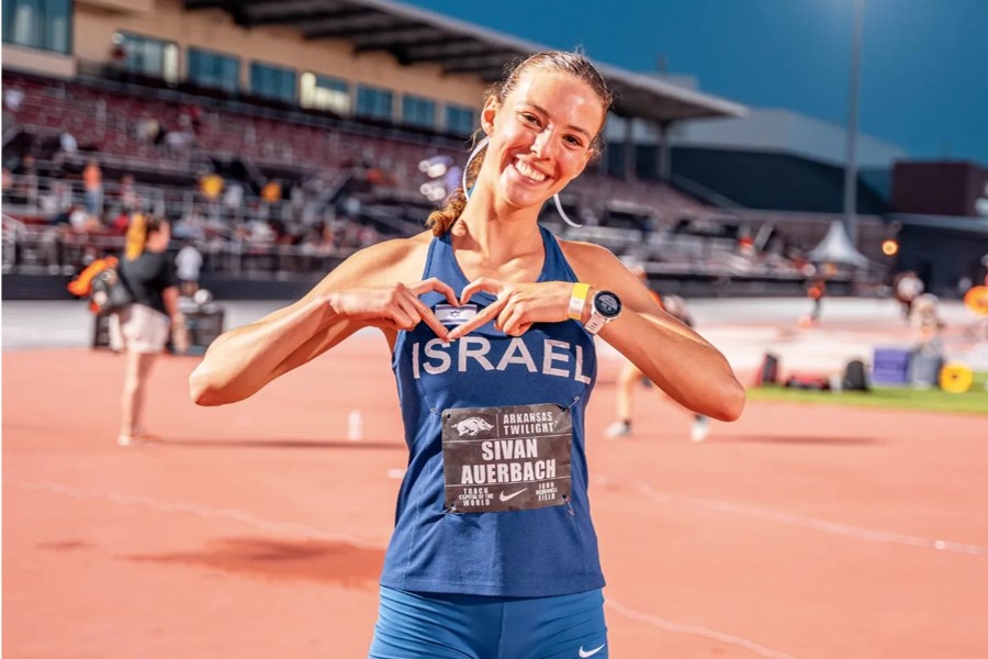 סיון אוירבך, אחרי ששברה את שיא ישראל בריצת 1,500 מטר (צילום: Mason Harbour)