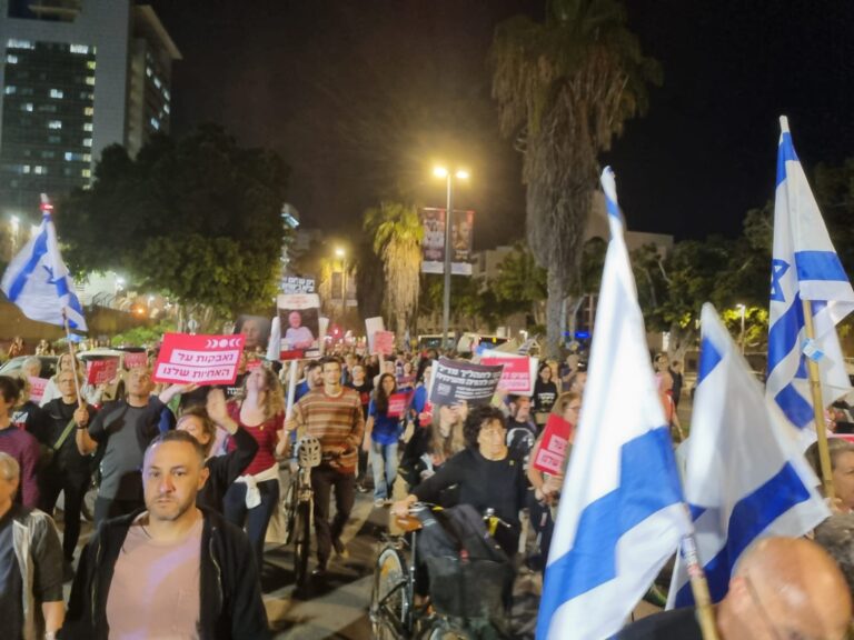 צעדה לשחרור החטופים, סמוך לשער שאול המלך של הקריה (צילום: אלון דוד)