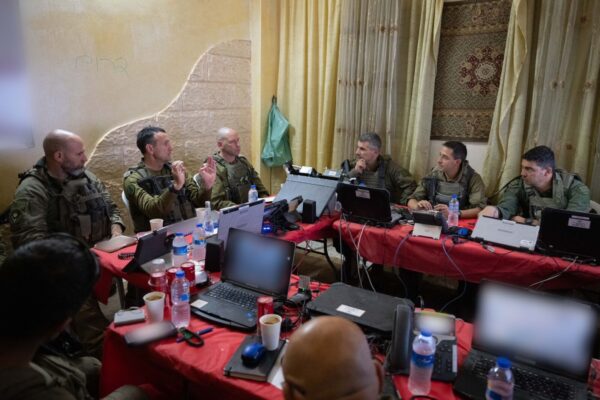 הרמטכ"ל הרצי הלוי בישיבת הערכת מצב בג'באלייה (צילום: דובר צה"ל)