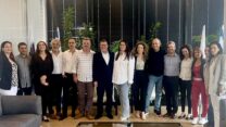 חתימת הסכם קיבוצי במנורה מבטחים (צילום: דוברות ההסתדרות)