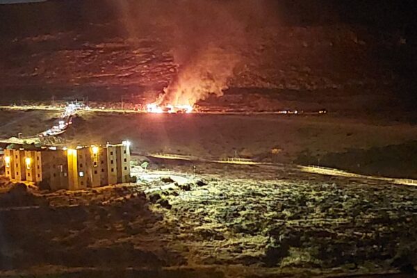משאית עולה באש בבנימין (צילום: רשתות חברתיות, סעיף 27א' לחוק זכויות יוצרים)