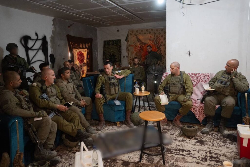 הרמטכ"ל ברפיח (צילום: דובר צה"ל) הרמטכ"ל ברפיח (צילום: דובר צה"ל)