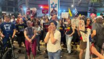דודתה של התצפיתנית החטופה לירי אלבג, רוחמה אלבג, בשער בגין (צילום: אורן דגן)