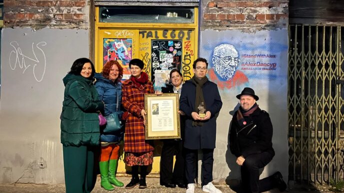Polish supporters of Alex Dancyg with Dancyg’s son Yuval (second from right), who accepted the Jan Karski Eagle Award on his behalf (Photo: Private album)