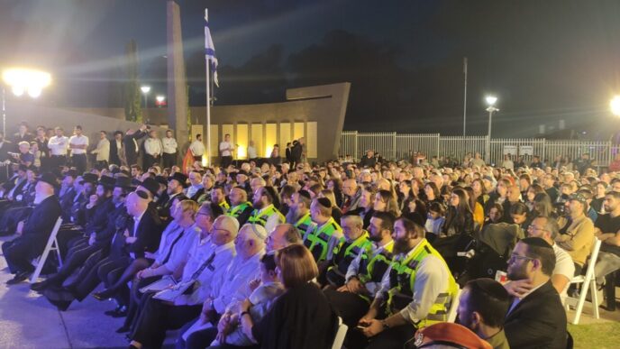 Participants at the Memorial Day ceremony in Bnei Brak. &quot;Despite the great sorrow that has befallen us, our spirit is resilient&quot; (Photo: Nizzan Zvi Cohen)