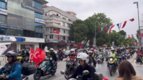 מחאת שליחים באיסטנבול בעקבות רצח אתא אמרה אקמן (צילום מרשתות חברתיות)