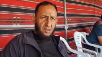 אחמד אבו עסא באוהל המחאה של המשפחה (צילום מסך מתוך סרטון של המועצה לכפרים לא מוכרים)