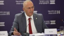 מנכ"ל משרד ראש הממשלה, יוסי שלי, בכנס אלי הורביץ (צילום: עודד קרני)