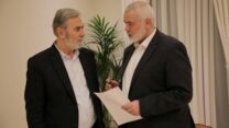 ראש הלשכה המדינית של חמאס איסמעיל הנייה ומנהיג הג׳יהאד האיסלאמי הפלסטיני זיאד נח׳לה בדוחא שבקטאר (צילום: ללא קרדיט, רויטרס)