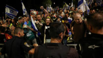 עימותים בין מפגינים לכוחות משטרה סמוך למעון רה״מ בירושלים (צילום: REUTERS/Eloisa Lopez)