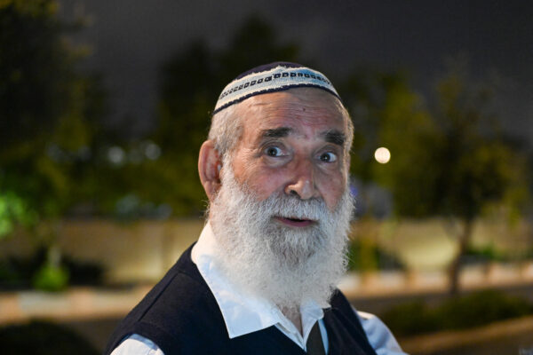 ראובן אזולאי. "להעניק להם סל יציאה, לא צריך לגרש" (צילום: אור גואטה)