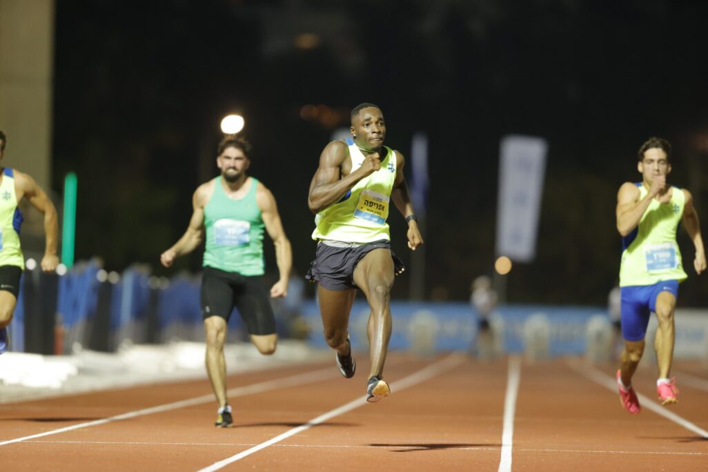 בלסינג אפריפה מנצח בריצת 100 מטר באליפות ישראל באתלטיקה 2024 (צילום: Maxim Dupliy)