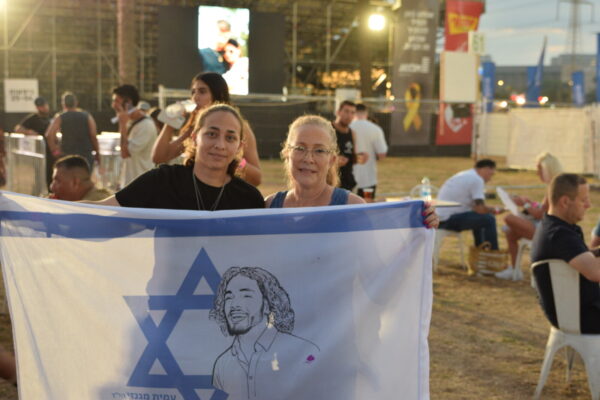ענת ואגם מגנזי. "עמית האמין שמוזיקה מחברת בין כל בני האדם" (צילום: אורן דגן)