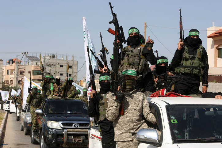 לוחמי גדודי עז א-דין אלקסאם של חמאס במצעד צבאי ברפיח, 28 במאי 2021 (צילום ארכיון: Photo by Abed Rahim Khatib/Flash90)