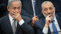 ראש הממשלה בנימין נתניהו ויו"ר ש"ס אריה דרעי (צילום: יונתן זינדל,פלאש90)