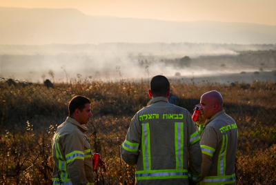 כבאים שהשתתפו בכיבוי השריפה ברמת הגולן (צילום: מיכאל גלעדי/פלאש90)