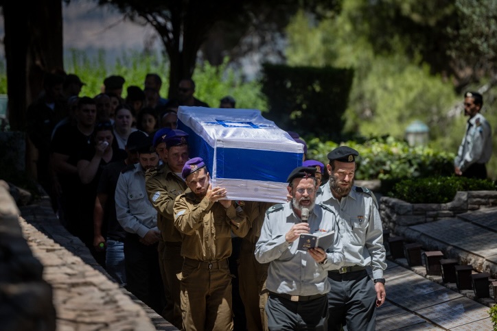 הלווייתו של סמל אלמוג שלום ז״ל בהר הרצל (צילום: חיים גולדברג/ פלאש90)