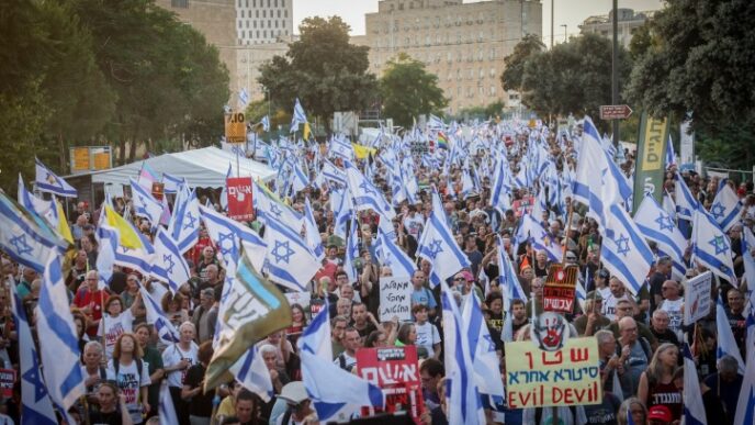 צעדת מחאה של אחים לנשק בירושלים (צילום: יונתן זינדל/ פלאש90)