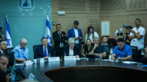 יו"ר ועדת החוץ והביטחון בכנסת, יולי אדלשטיין, בדיון הראשון בוועדה על חוק הגיוס (צילום: יונתן זינדל / פלאש 90)