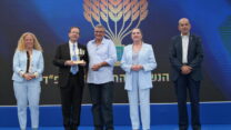 זוהר חוברה, שטיפל בפצועים בקיבוץ סופה ב-7 באוקטובר, מקבל את אות הנשיא (צילום: עמוס בן גרשום/ לע״מ)