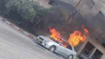 רכבו של אזרח ישראל שהותקף בעיר קלקיליה (צילום: רשתות חברתיות, לפי סעיף 27א' לחוק זכויות יוצרים)