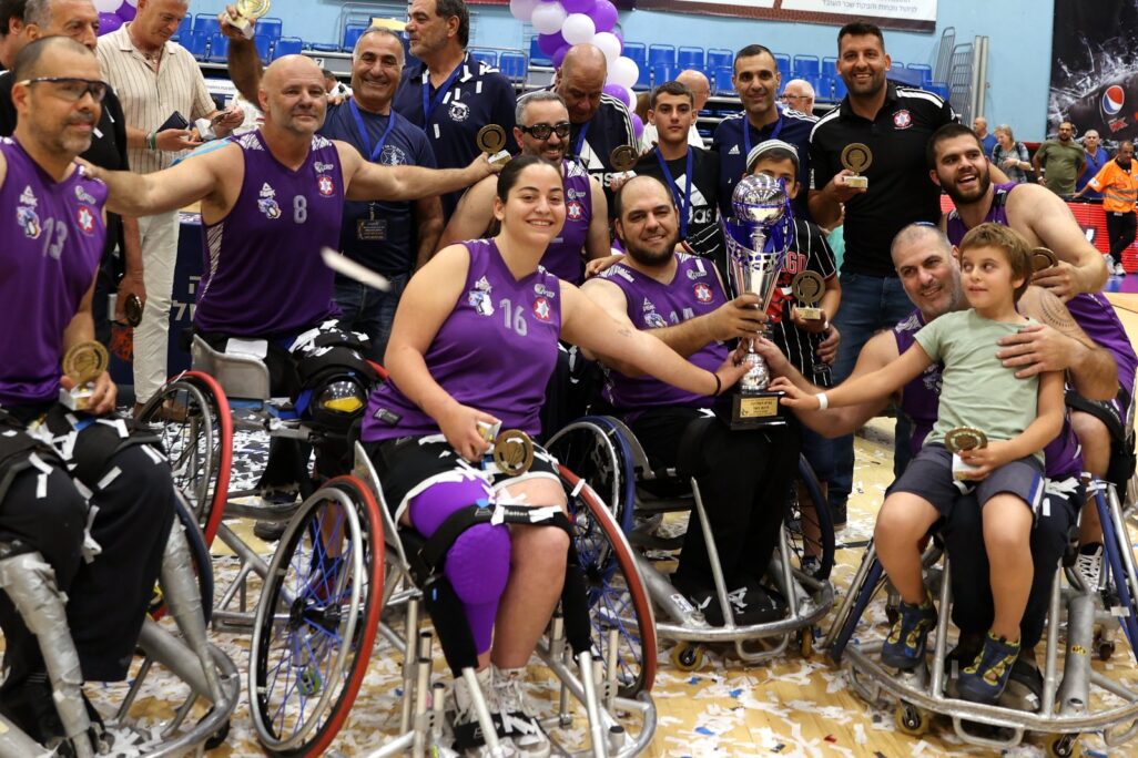 כרישי חדרה - בית הלוחם חיפה מחזיקת גביע המדינה בכדורסל בכיסאות גלגלים(צילום: קרן איזיקסון)