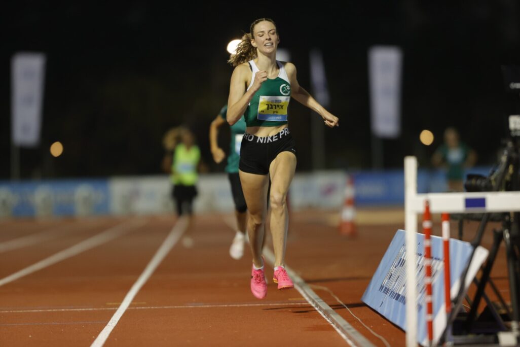 סיון אוירבך מנצחת בריצת 1,500 מטר באליפות ישראל באתלטיקה 2024 (צילום: Maxim Dupliy)