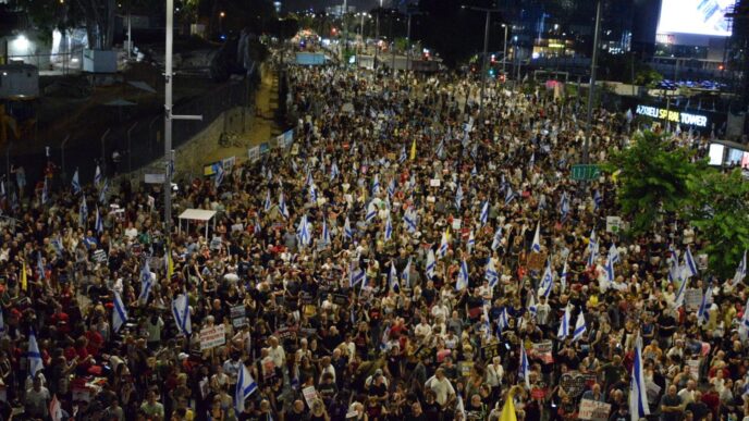 הפגנת מחאה נגד הממשלה בשדרות קפלן בתל אביב, בהשתתפות משפחות חטופים ומשפחות שכולות (צילום: אורן דגן)