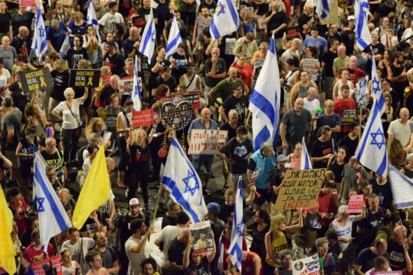 הפגנת מחאה נגד הממשלה בשדרות קפלן בתל אביב, בהשתתפות משפחות חטופים ומשפחות שכולות (צילום: אורן דגן)
