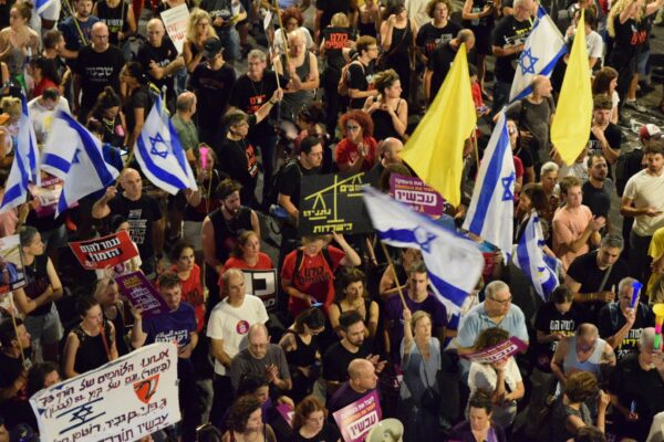 הפגנת מחאה נגד הממשלה בשדרות קפלן בתל אביב, בהשתתפות משפחות חטופים ומשפחות שכולות (צילום: אורן דגן)